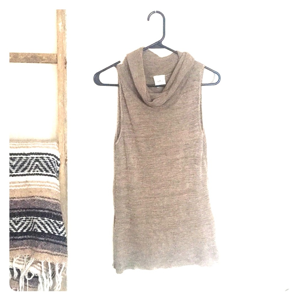 Sleeveless sweater tunic